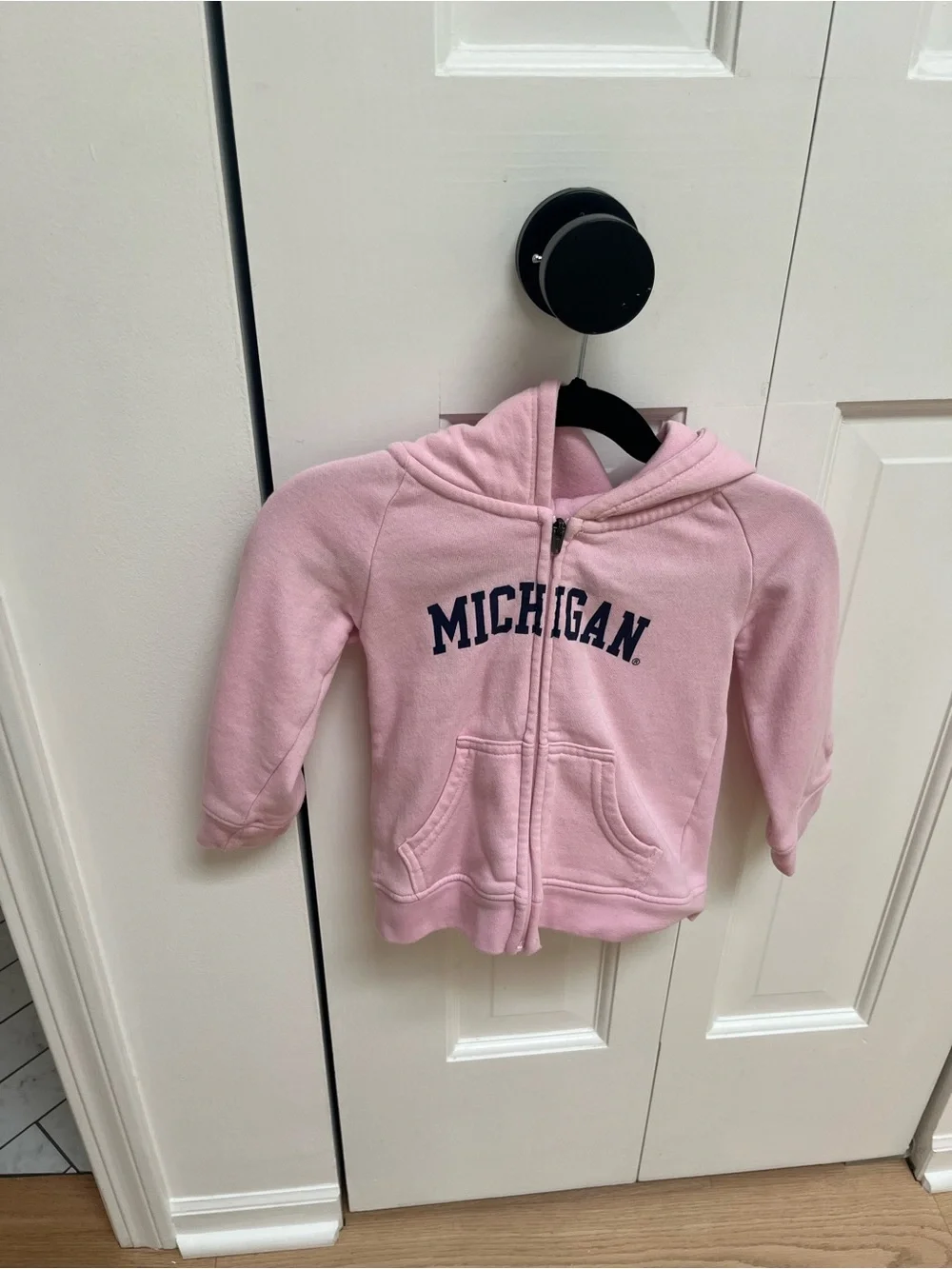 GIRLS MICHIGAN WOLVERINES PINK CHAMPION TEAM LOGO LONG SLEEVE FULL ZIP JACKET